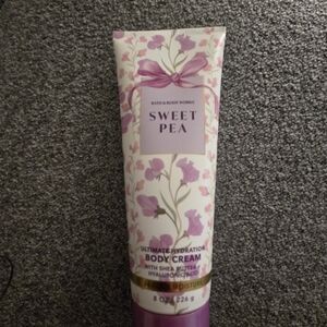 Bath & Body Works Sweet Pea Ultimate Hydration Body Cream - Pink and Purple